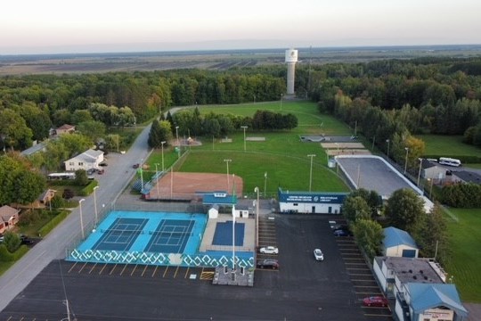 A view of the Alfred park from the sky with the tennis fields, pool and baseball field visible.