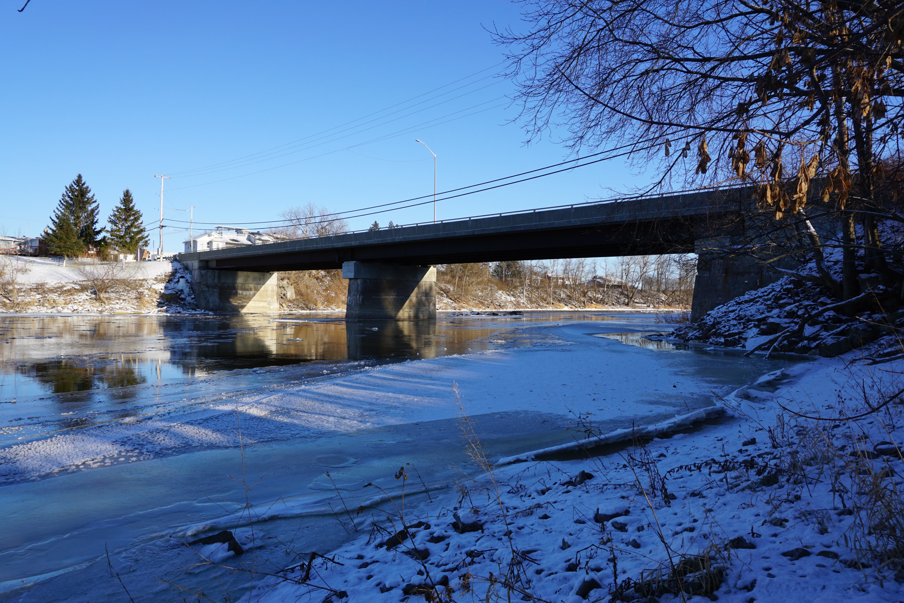 Vu sur le pont qui mène à Plantagenet et la rivière Nation Sud